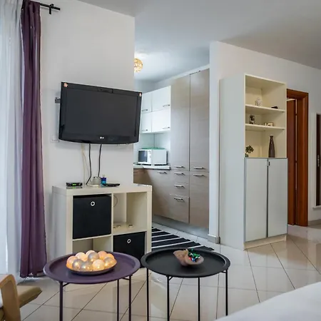 With A Parking Space - 21369 Apartmán Pula
